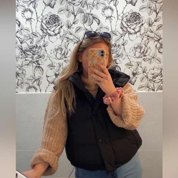 Meet your Posh Ambassador ⭐️, V - Picture 5 of 8